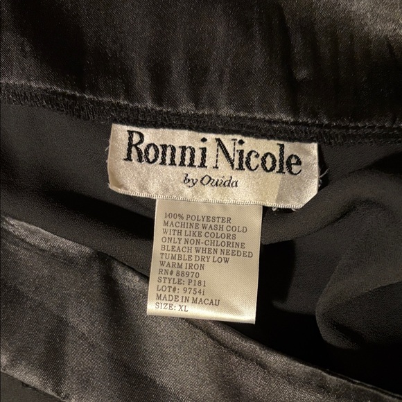 Ronni Nicole Black Maxi Skirt - Picture 3 of 4